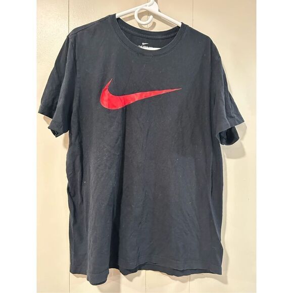 Nike tee - Picture 1 of 3